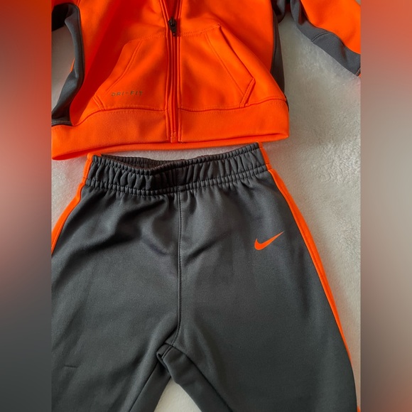 Nike Matching Set Bright Orange Hoodie with Grey Details - Picture 9 of 10